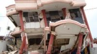 Diguncang Gempa, Warga Berhamburan