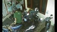 Curi Sandal, 5 Remaja Ini Terekam CCTV
