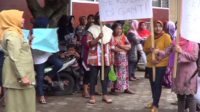 Wali Murid Demo, Tuntut Kepsek Mundur