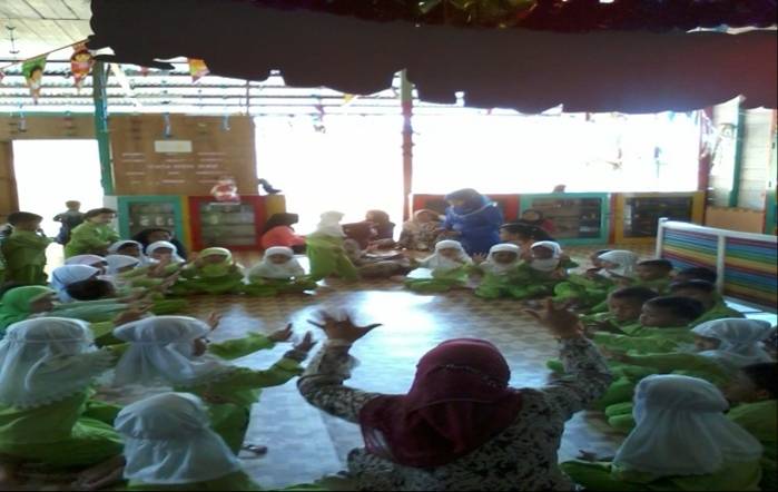 Anak-anak tengah mengikuti kegiatan PAUD Tunas Bangsa. FOTO/FADHILLAH HABIBUL HAMDA