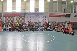Foto Bersama, Seluruh Panitia Bersama Peserta dan Fans Lain berfoto Bersama Sebelum Pertandingan Di mulai ( Foto : Huda Putra )