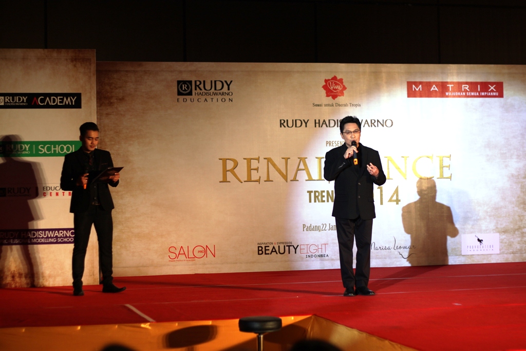 Rudy Hadisuwarno memberikan sambutan seminar di Grand Ina Muara