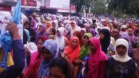 Tolak Bangun Tower, Kaum Ibu pun Demo