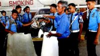 Pelajar SMK PadangPariaman Buat Pesawat Bemotor Honda Jazz ?
