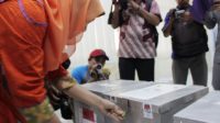 Hujan, Surat Suara Rusak Pilkada Padang Disegel !