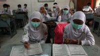 Hadapi Kabut Asap, Ratusan Pelajar Mulai Gunakan Masker