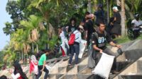 Hari Air Sedunia, Earth Hour Padang Bersihkan Banjir Kanal