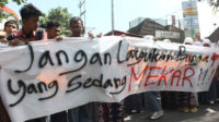 Ratusan Warga Demo PT Semen Padang