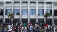 Demo Tolak Kenaikan BBM Berujung Bentrok