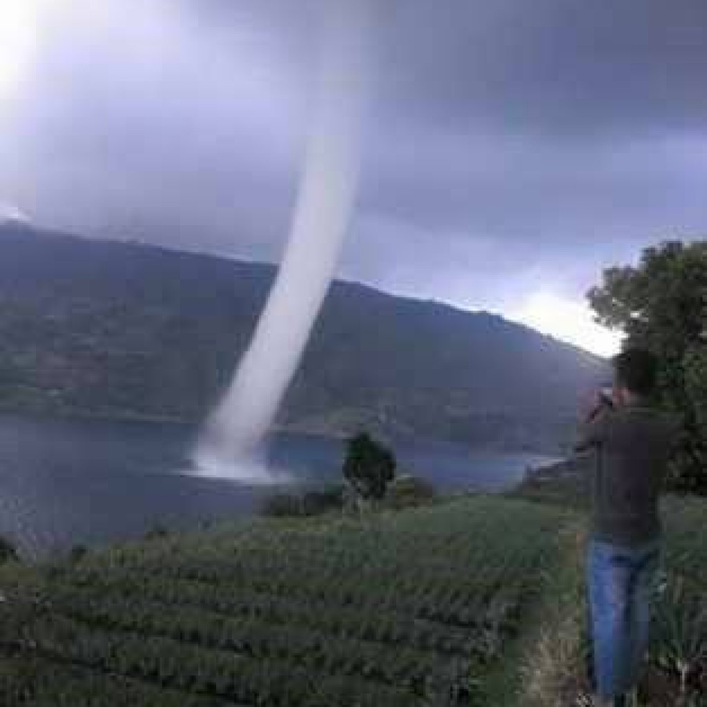 Waterspot di Danau Bawah. Foto : KinciaKincia