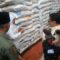 Menteri Sosial, Khofifah Indar Parawansa meninjau Gudang Bulog Divre Sumbar, Bypass, Kota Padang.