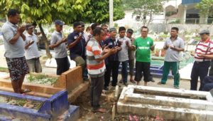 Orang Minang Ajak Ramadhan Bersihkan Kuburan