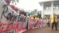 Satu Tahun Jokowi, Mahasiswa Tuntut Jokowi Serius Tangani Asap