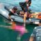 Tim SAR melakukan evakuasi terhadap korban di Perairan Laut, Padang, Sumatera Barat.
