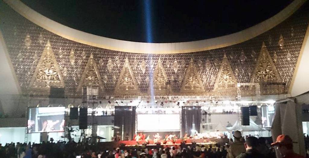 semarak syawal saat malam takbiran di Padang, Sumatera Barat.