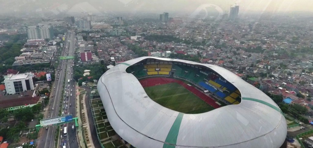 Patriot Candrabhaga Stadium is a multi-purpose stadium located in Bekasi, West Java, Indonesia. It is currently used mostly for football matches. The stadium holds 30,000 people./tanharimage