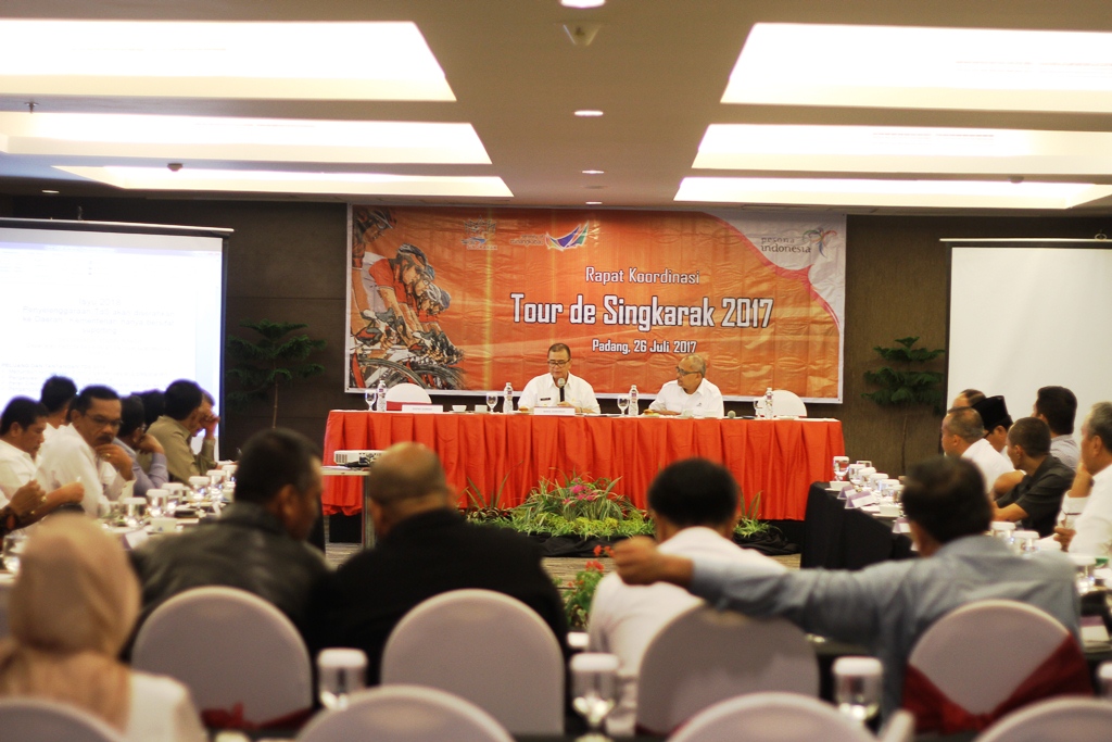 Rapat Kordinasi Tour de Singkarak 2017 dipimpin Wakil Gubernur Sumbar Nasrul Abit di Hotel Mercure, Padang.