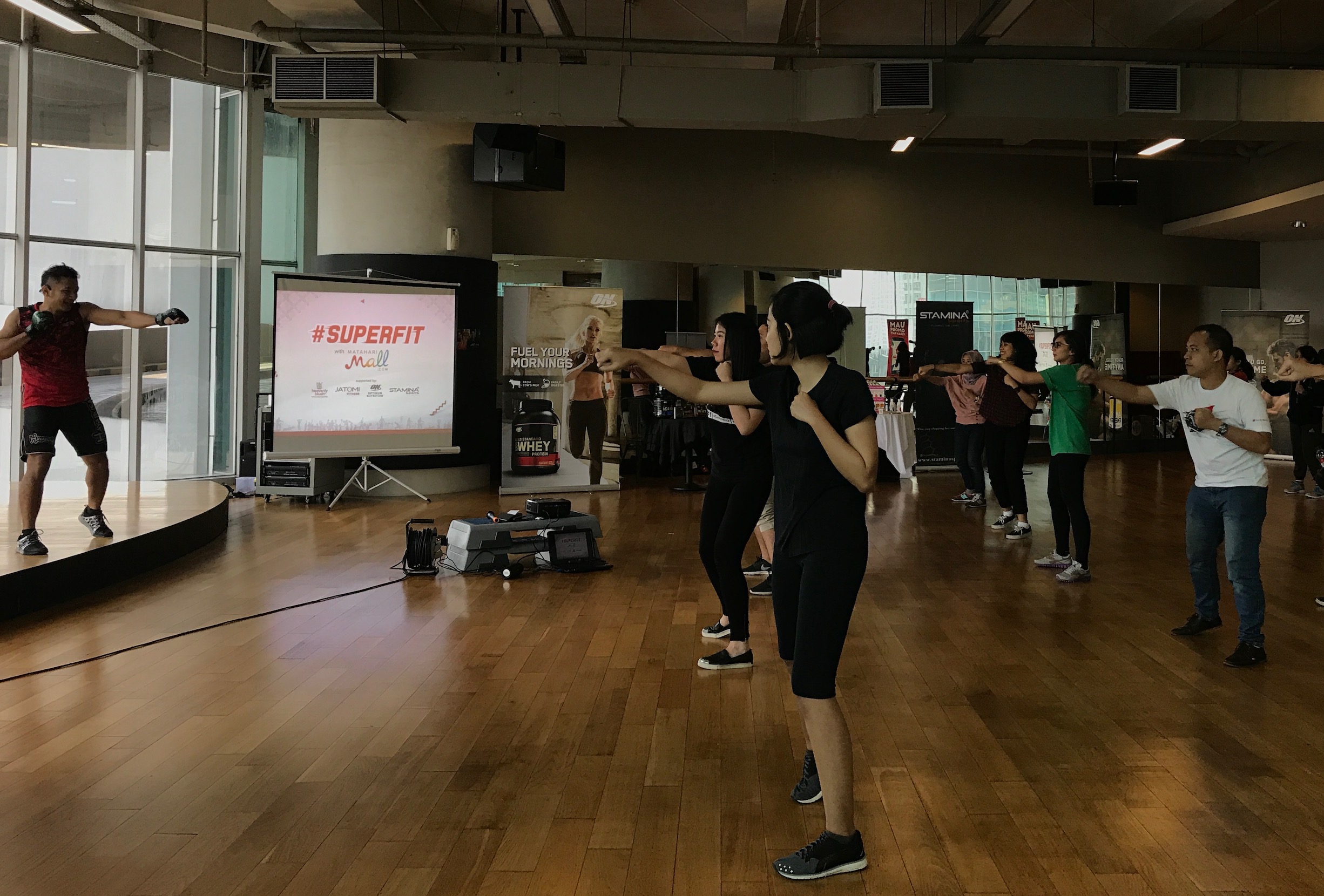 Kegiatan #SuperFit with MatahariMall.com, Rabu (23/8/2017) di Jatomi Fitness Kuningan City Mall, Jakarta.