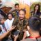 Menteri Pariwisata, Arief Yahya oleh beberapa wartawan di stand Kementerian Pariwisata di Alun-alun Jember dalam rangkaian pameran JFC 2017, Jawa Timur. Sabtu (12/8/2017)