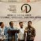 Wakil Presiden Jusuf Kalla menekan layar digital sebagai tanda dibukanya Kongres pertama Asosiasi Media Siber Indonesia