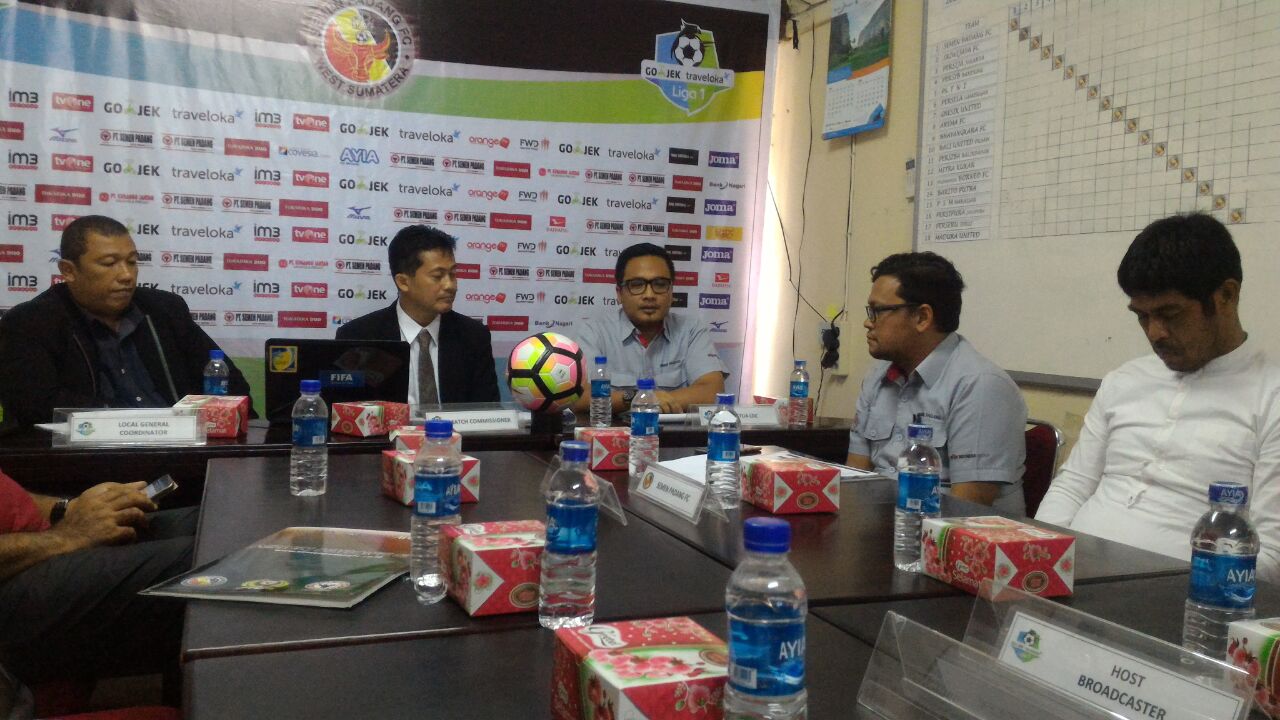Konferensi Pers jelang pertandingan Semen Padang FC VS Borneo FC