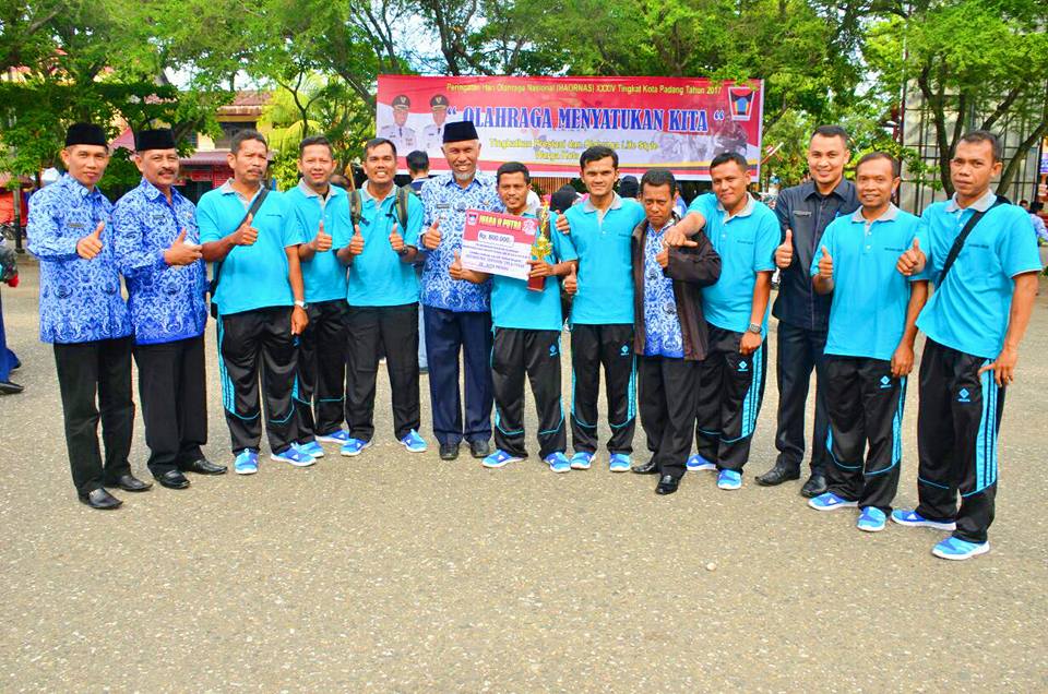 Peringatan Hari Olahraga Nasional di Padang