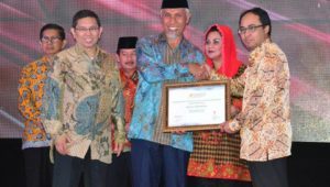 Padang Raih Penghargaan Kota Terbaik Investasi
