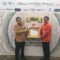 Direktur Kredit dan Syariah Bank Nagari Hendri didampingi Pemimpin Divisi Unit Syariah Bank Nagari Everyson menerima penghargaan Infobank Sharia Finance Awards 2017.