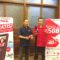 Regional Head North Sumatera Smartfren, Antony Pandapotan bersama Cluster Manager Smartfren Sumbar, A. Fakhrurrazi menunjukkan program baru dari Smartfren.