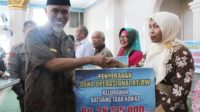 Walikota Padang Salurkan Dana Operasional RT dan RW Lubeg