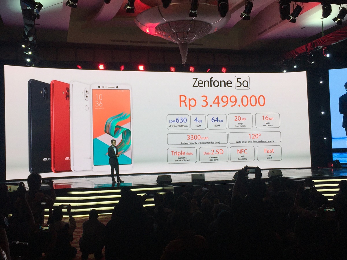 Regional Director Southeast Asia Asus, Benjamin Yeh memperkenalkan varian Zenfone Selfie Asus terbaru, Asus Zenfone 5Q dalam gelaran Limitless Gaming Series Launch di Ritz Carlton Pacific Palace, Jakarta, Senin 23 April 2018. Foto : Ikhwan