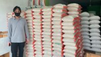 Fakhrizal Bantu 10 Ton Beras Bagi Warga Padang Terdampak Corona