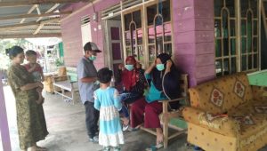 Lindungi Pemilih, Nagari Tiku Selatan Agam Bagikan 7.500 Masker ke Warga