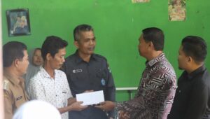 Baznas Kota Padang Kunjungi Putri yang Selalu Tersenyum Dibalik Keterbatasan