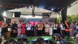 Ribuan Warga Tumpah Ruah di Festival Muaro Padang