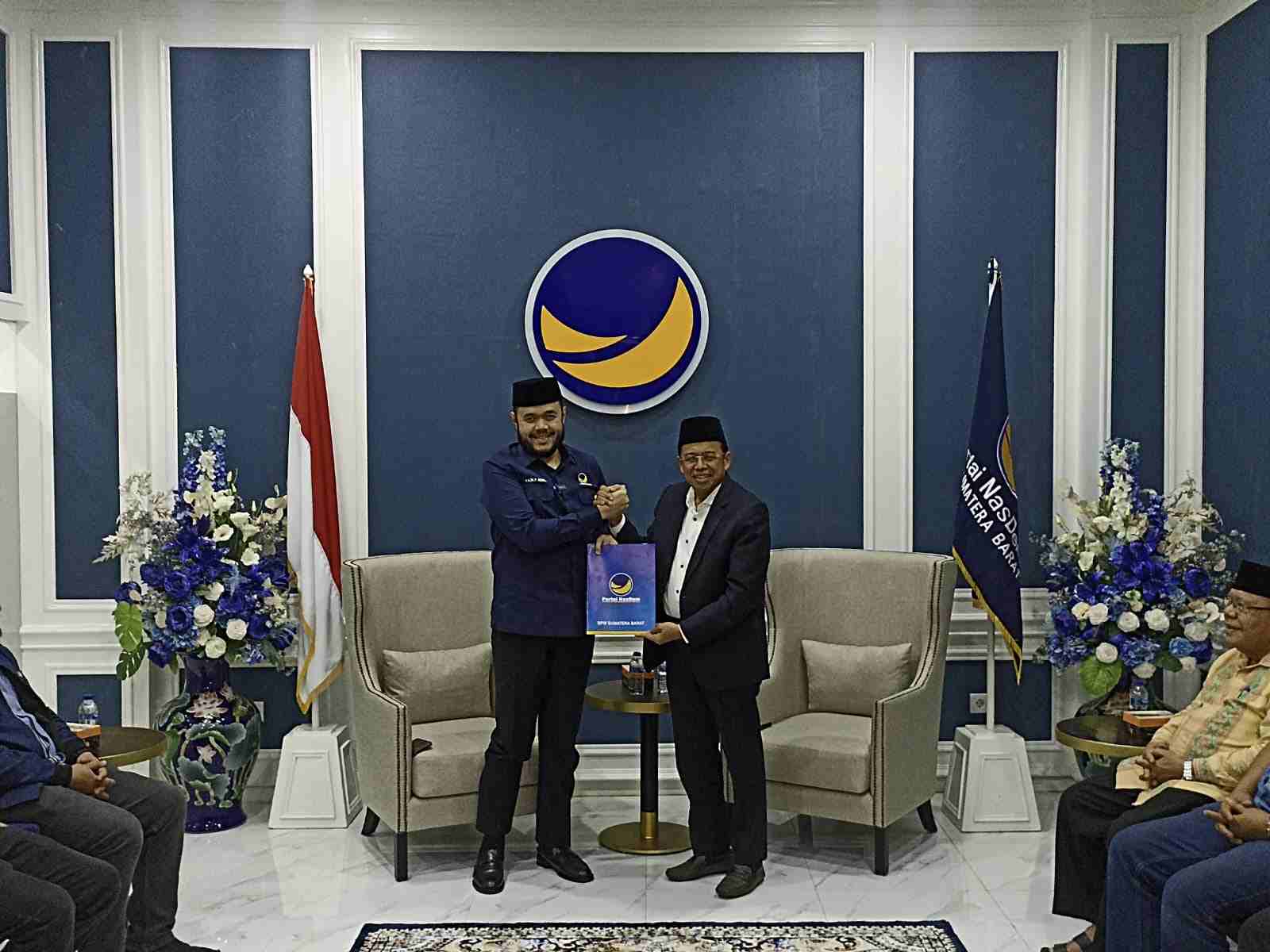 mendaftarkan-diri-ke-partai-nasdem,-ganefri-siap-beri-perubahan-pendidikan-sumbar