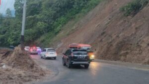 Jalan Malalak Kembali Normal Pasca Longsor, Pengendara Diminta Waspada
