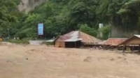Banjir Ngarai Sianok Rusak 8 Rumah dan Warung