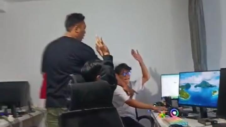 Polisi Gerebek Sarang Judi Online di Grogol Petamburan