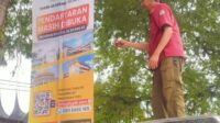 Satpol PP Tanah Datar Tertibkan Ratusan Baliho Liar