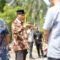 Gubernur Sumbar Mahyeldi saat meninjau persiapan acara di Masjid Raya Sumbar, Kamis (4/7/2024). Foto : Istimewa