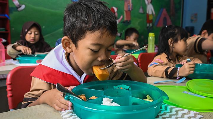 Uji Coba Program Makan Gratis DKI: 8 Juta per Sekolah Usai HUT RI