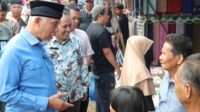 Pedagang Pasar Sungai Lumai Mengeluh Jalan Rusak, Mahyeldi Janji Perbaikan