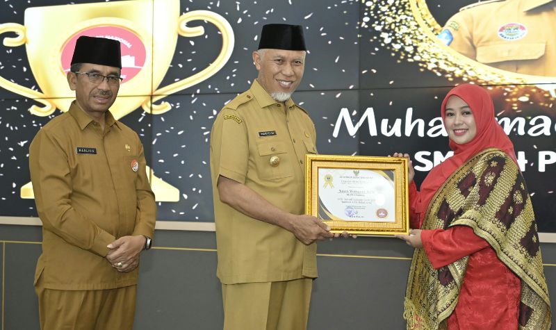 guru-dan-tendik-berprestasi-penerima-penghargaan-tersebar-di-seluruh-daerah-di-sumbar
