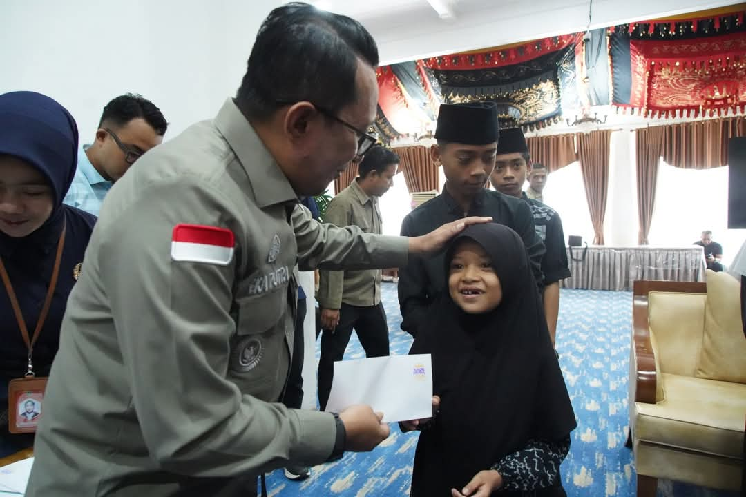 190-anak-yatim-di-tanah-datar-terima-santunan-dari-dpp-kmtd