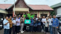 Yusri Latif Bantu Betor, Atasi Kendala Pengangkutan Sampah di Enam RW