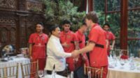 Prabowo Beri Hadiah Jam Tangan Mewah ke Timnas Indonesia