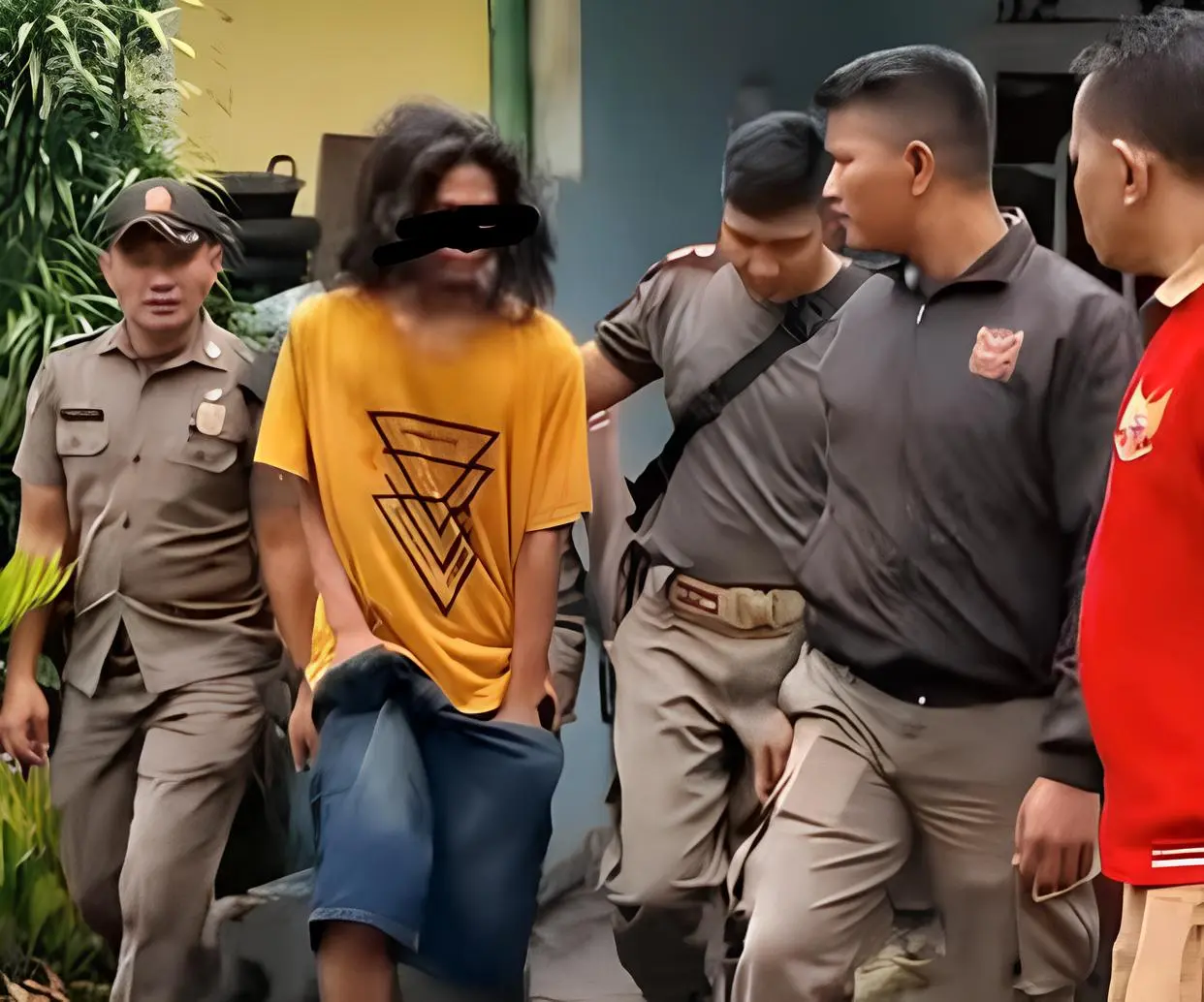 merisaukan-warga,-odgj-di-lubuk-begalung-diamankan-ke-rsj-saanin