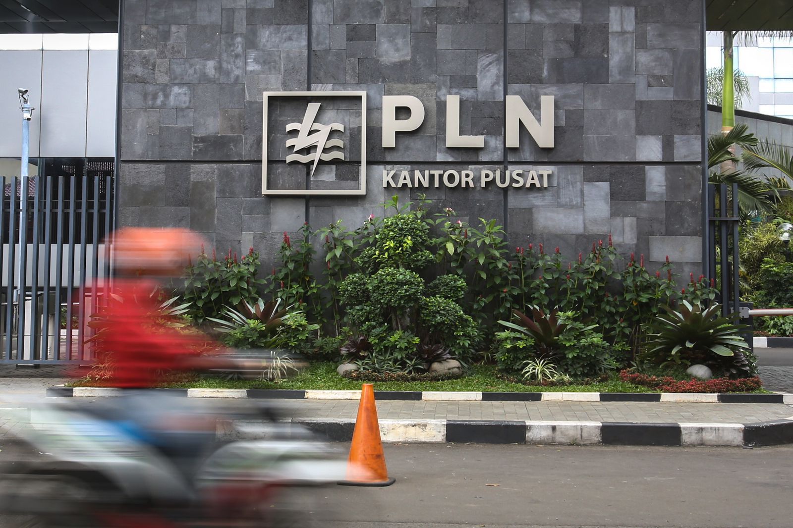 jaga-daya-beli-masyarakat-dan-industri,-pemerintah-putuskan-tarif-listrik-pln-triwulan-iii-tetap