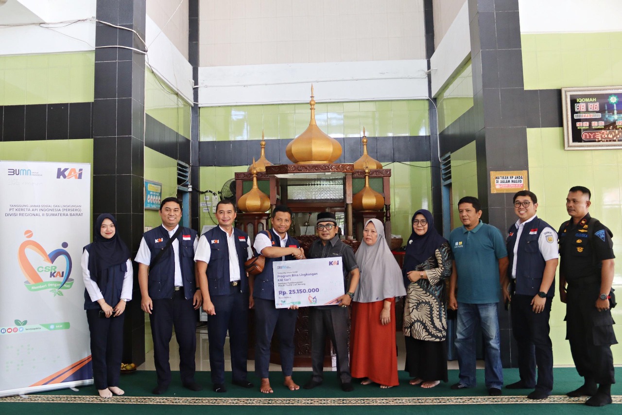 pt-kai-sumbar-kucurkan-dana-bantuan-tjsl-untuk-masjid-taufiq-ulak-karang-utara